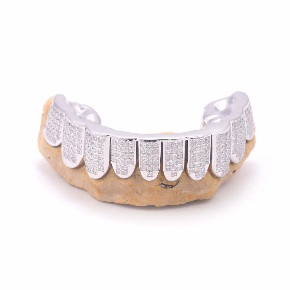 10-on-bottom-moissanite-invisible-set-grillz-white-background