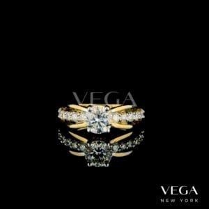 Round Brilliant lab diamond Split-Shank Engagement Ring in yellow gold